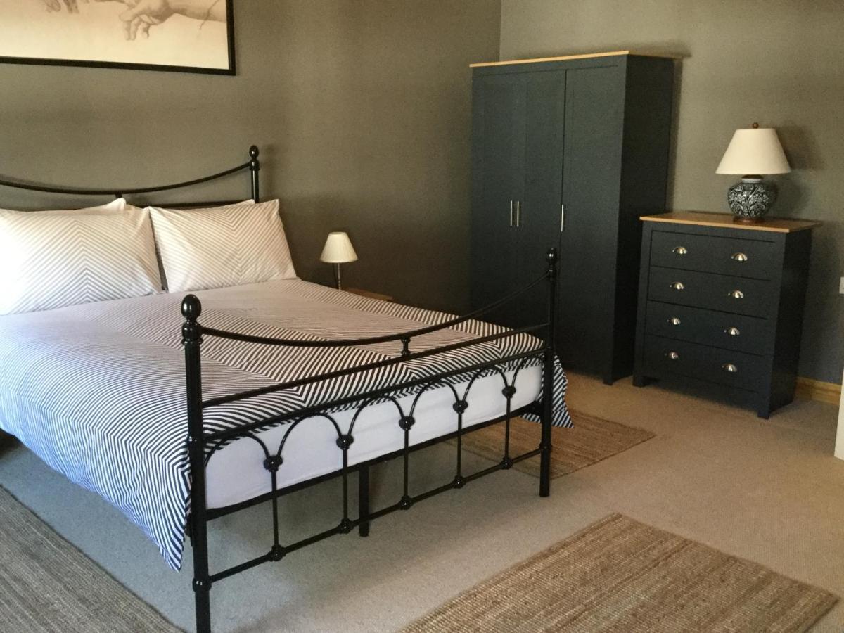 6 Beili Priory Apartment Абъргавени Екстериор снимка